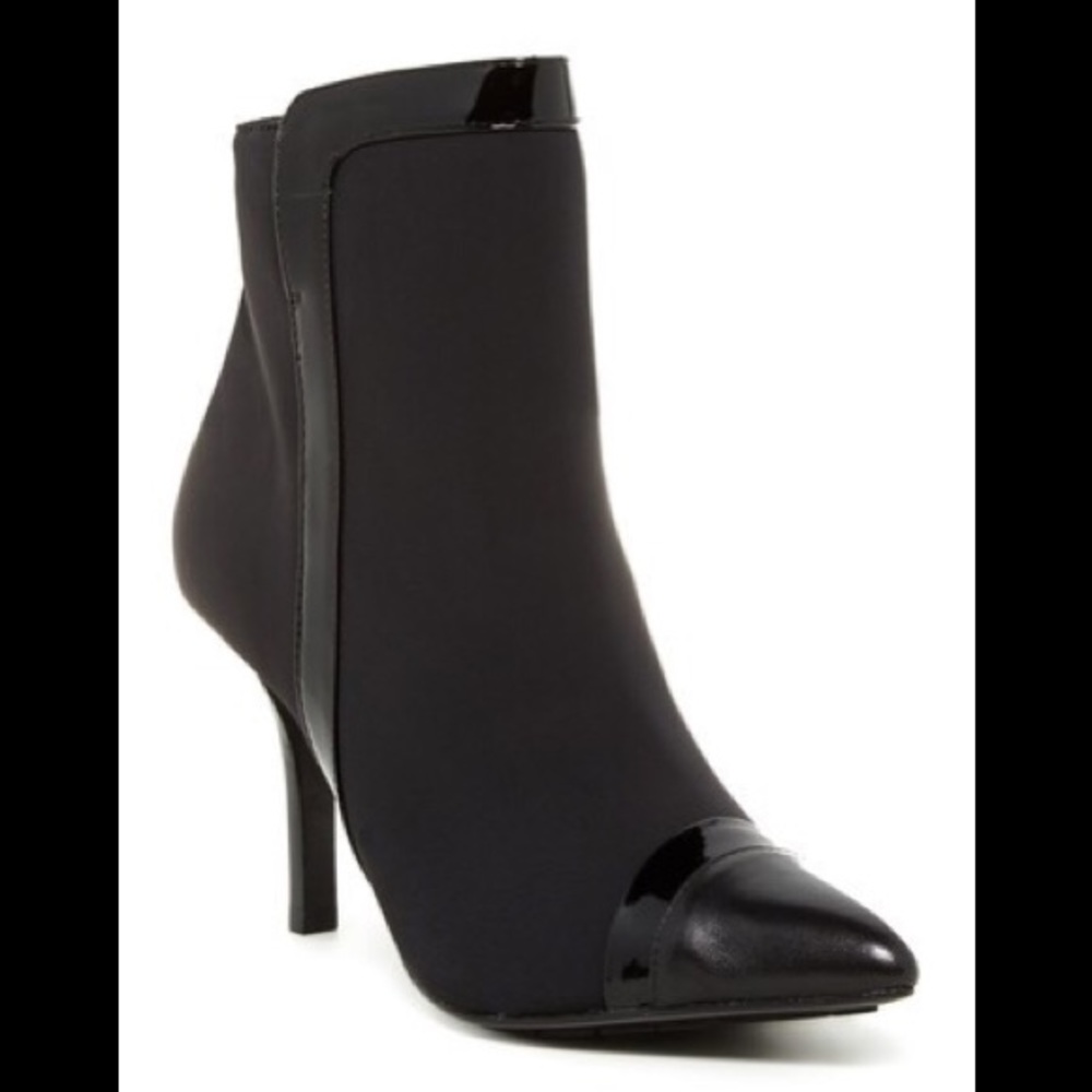 Stunning Donald Pliner stunning black Hali boots